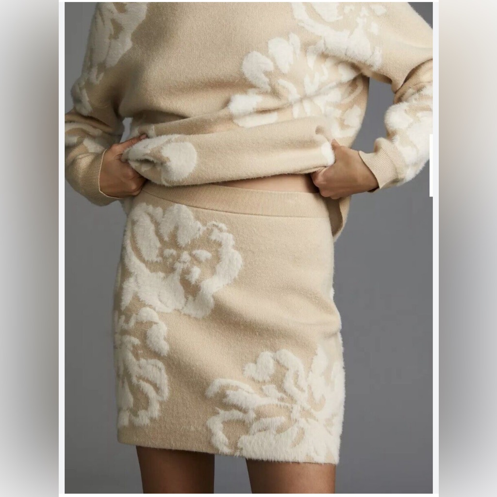 Beautiful Anthropologie Floral Warm Mini Skirt Size M Cream Tan White